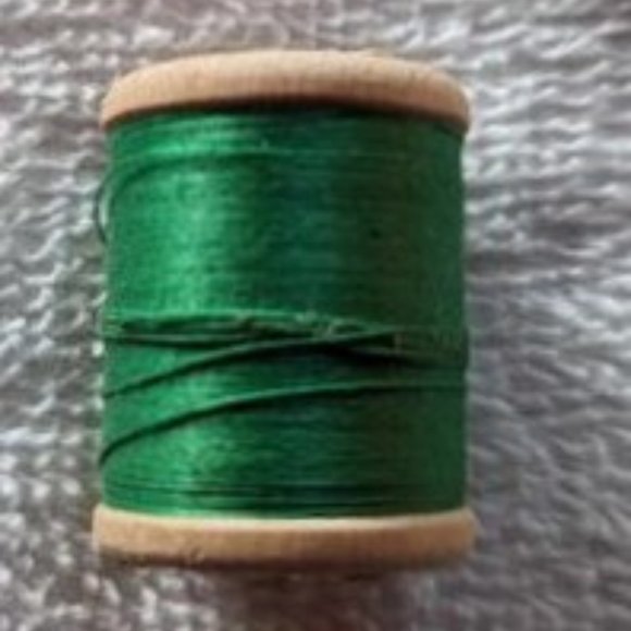 FURTHER REDUCED Vintage Wooden Sewing Spools in Decorative Box c late 1960s - Picture 13 of 13